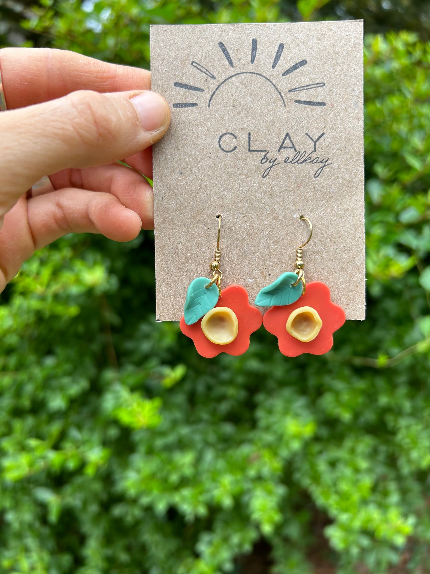 EL5 EMMY LEE Poppy Dangles w/ Top Leaf