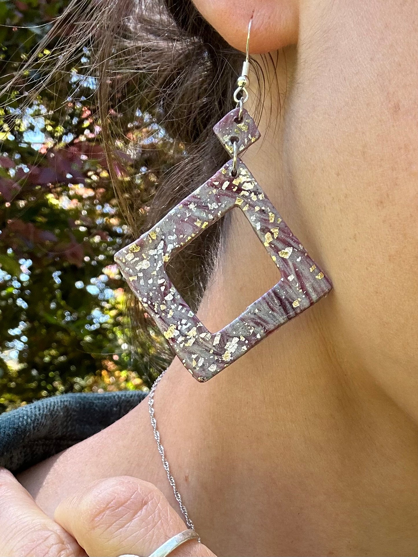 R1 RUBY Fleck Hollow Square Dangle